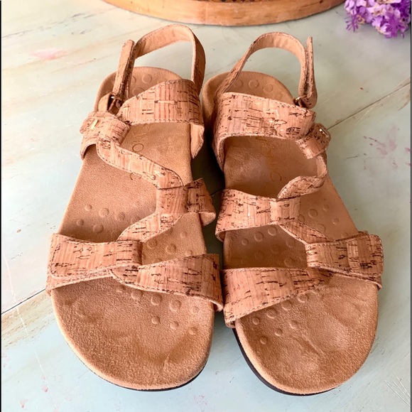 vionic sandals on sale size 8